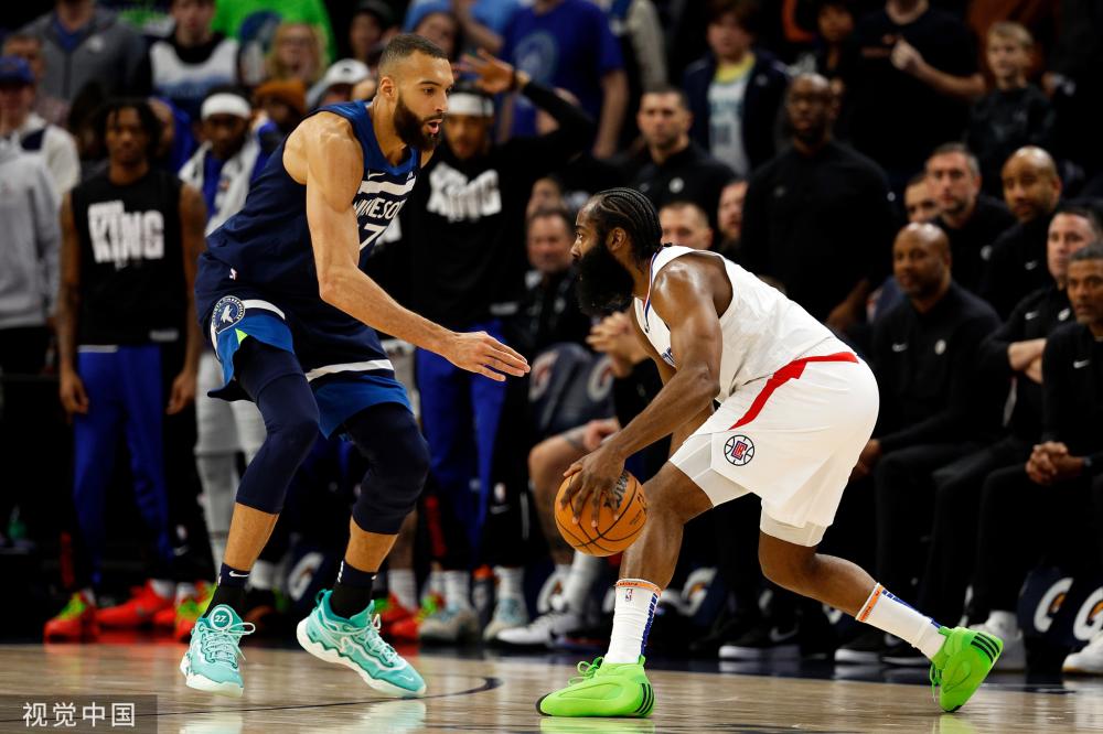 三名国脚回 三名国脚回